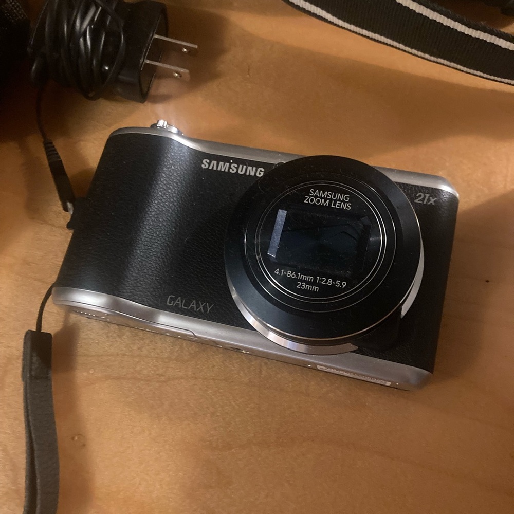 Samsung Galaxy Digital Camera 2 - Black and Silver